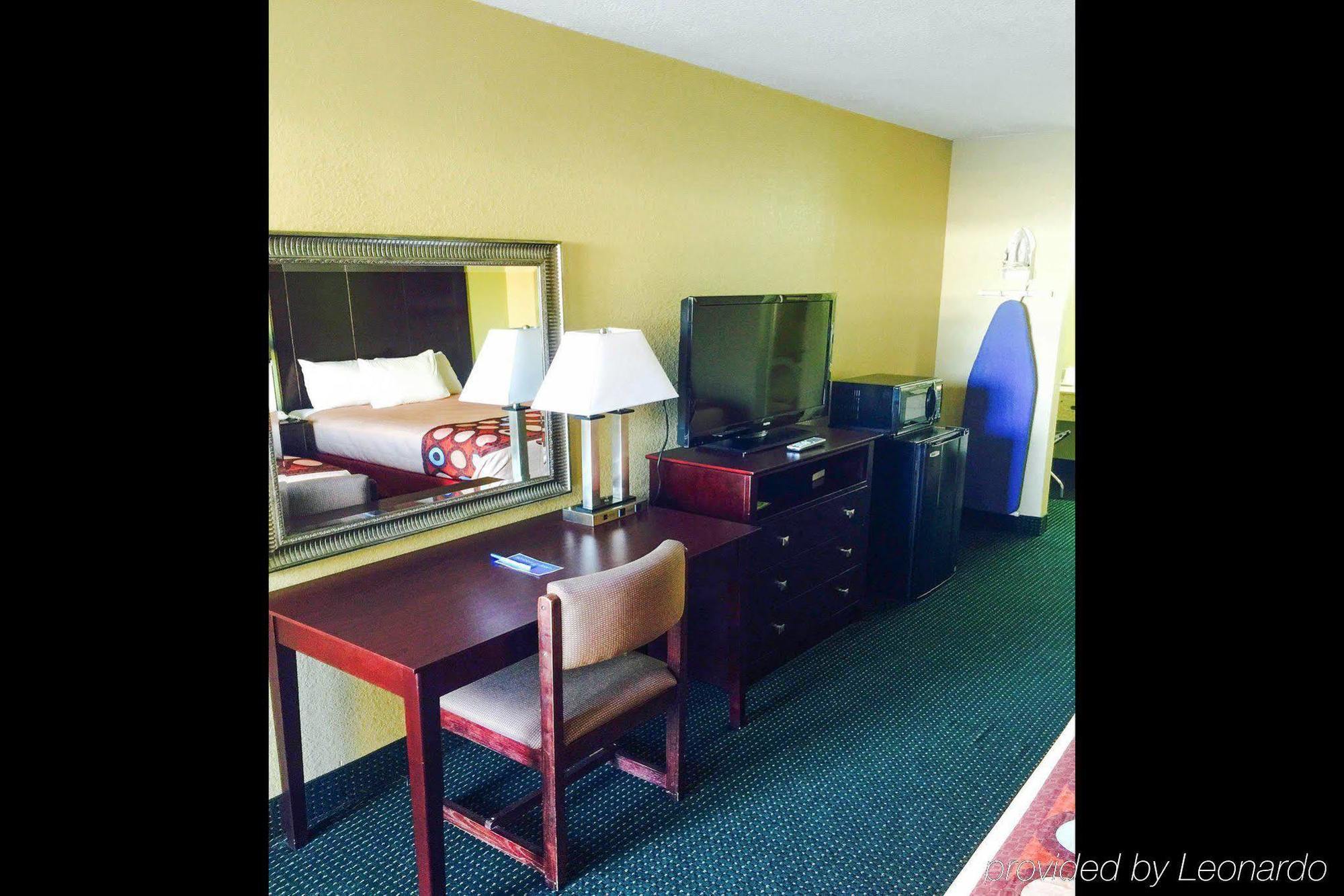 Rodeway Inn Mansfield Екстериор снимка